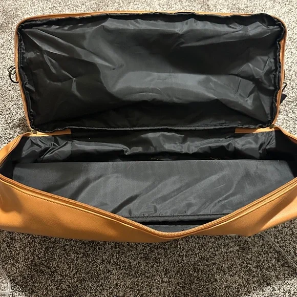 DSW Large travel bag with bottom zip compartment - Picture 8 of 8